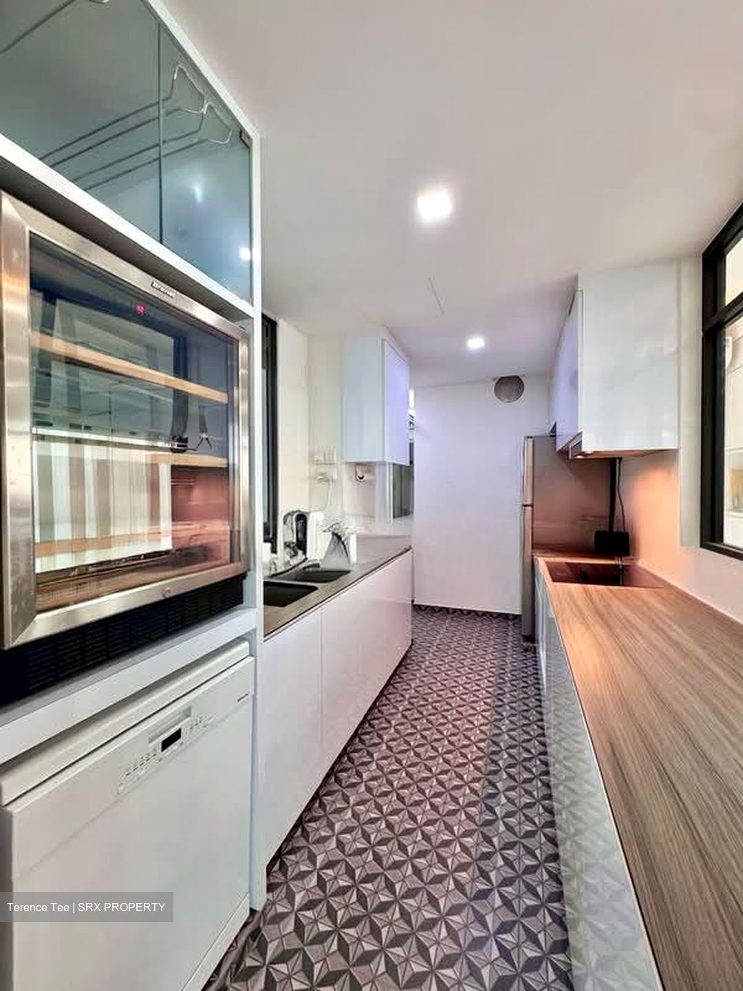 The Esta (D15), Condominium #577801131